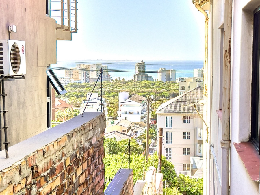 To Let 1 Bedroom Property for Rent in Green Point Western Cape